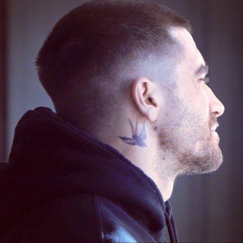 Uploaded by ♥ A ♥. Find images and videos about tattoo, jake gyllenhaal and southpaw on We Heart It - the app to get lost in what you love. Southpaw Tattoo, Tattoo Paw, South Paw, Gladiator Tattoo, Small Neck Tattoos, Side Neck Tattoo, Swallow Tattoo, Paw Tattoo, Cool Chest Tattoos