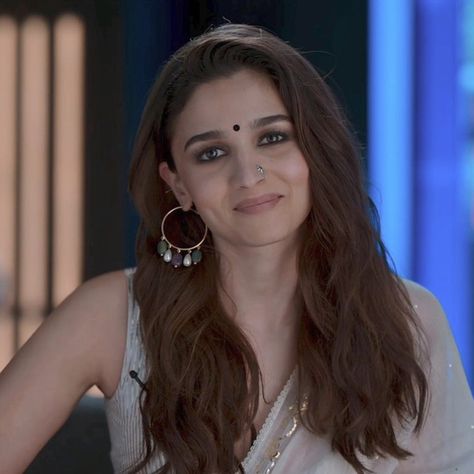 Rani Alia Bhatt, Alia Bhatt Hair, Alya Bhatt, Business Woman Quotes, Alia Bhatt Photoshoot, Glamour Beauty, Photo Pose Style, Indian Aesthetic, Alia Bhatt