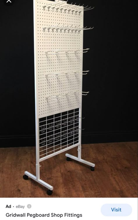 Pegboard Merchandise Display, Pvc Pegboard Display, Pegboard Store Display, Diy Portable Pegboard Display, Pegboard Visual Merchandising, Stationery Store Design, Booth Display Ideas Diy, Craft Booth Design, Gift Shop Interiors