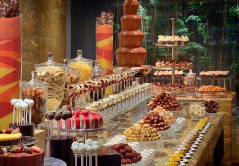 JW Marriott Marquis Hotel Dubai - Dubai dining dessert buffet Dubai View, Sweet Snap, Mauritius Hotels, Hotel Buffet, Cake Dessert Table, Dessert Station, Luxurious Hotel, Hotel Food, Buffet Display