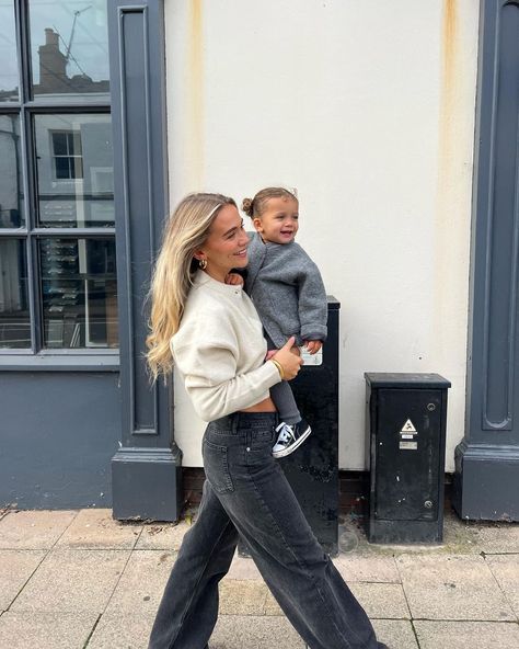 Hattie Smith (@hattiebourn) • Instagram photos and videos Moms Goals, Mode Zara, Dream Family, Future Mom, Future Lifestyle, Mommy Life, Photo Couple, Baby Mama, Family Goals