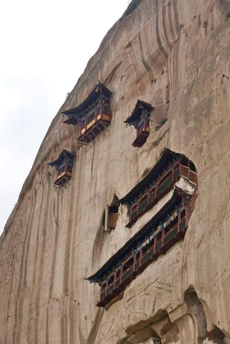 Chinese Buddhism, Architecture Antique, Halong Bay, Harbin, Chinese Architecture, Tibetan Buddhism, China Travel, Ancient Architecture, The Building