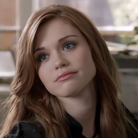 Lydia Teen Wolf, Emma Stone Hair, Matt Smith Doctor Who, Holland Roden, Best Quotes From Books, Teen Wolf Cast, Beauty Society, The Last Kingdom, Lydia Martin