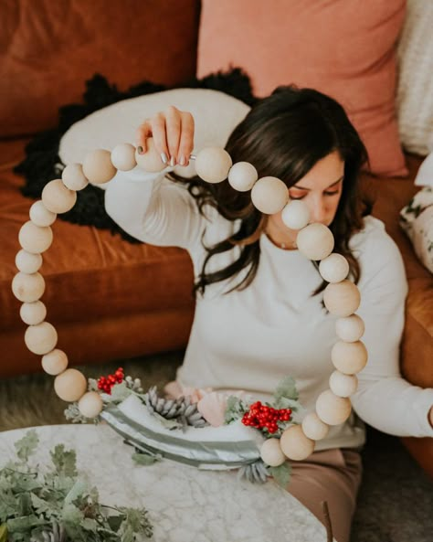 Wood Bead Winter Wreath, Beaded Wire Wreath, Bead Wreaths Diy Christmas, Wood Bead Wreath Christmas, Beaded Wreath Christmas, How To Make A Wood Bead Wreath, Christmas Wooden Bead Wreath, Diy Beaded Wreath, Metal Hoop Wreath Diy Christmas