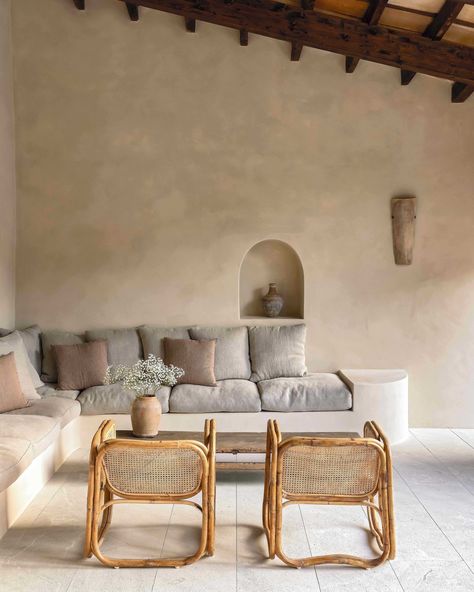 o u r h o m e • Instagram Mallorca House, Mediterranean Interior, Italy Home, Neutral Kitchen, Outdoor Landscape, Luxury Villa Rentals, Villa Rental, Architectural Features, Cottage Homes