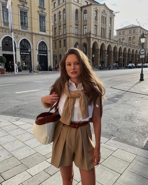 Livia Auer on Instagram: "Back in Munich, back to beige ✨ @zalando Werbung" Soft Feminine Outfits, Dinner Outfit Casual, Old Money Outfits, Latina Outfits, Dream Summer, Downtown Outfits, Nashville Outfits, Corporate Outfits, Populaire Outfits