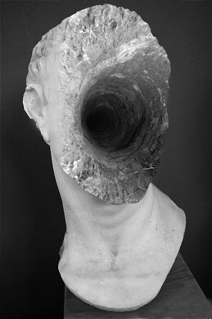 Hole in my head Jessica Harrison, Bust Sculpture, 다크 판타지, Mind The Gap, Foto Art, Art Antique, Sculpture Installation, Figurative Sculpture, Land Art