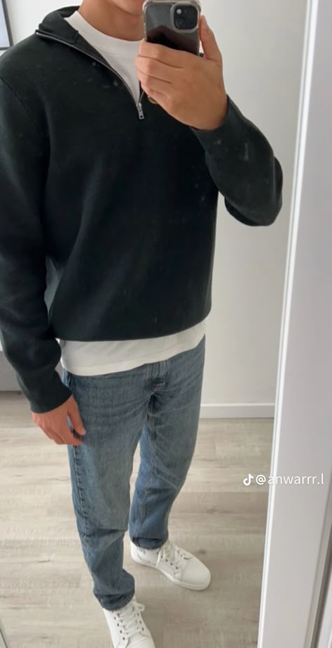 Mens Sweater And Jeans, Mens Outfits Basic, Cute Man Outfits, Bf Style Outfit, Uk Men Outfit, White Pants Men’s Outfit, Men Straight Jeans Outfit, Zara Boyfriend Outfit Men, Zara Man Aesthetic