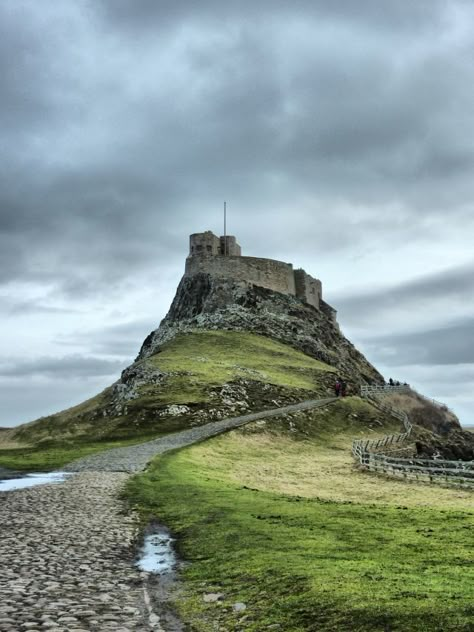 Uk Castles, Pictures Of England, Northumberland England, Northumberland Coast, British Castles, Visit Uk, English Castles, Castles In England, Magical Places