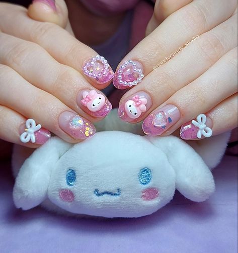 my melody, short nails, pink, kawaii, pearls, bow, round shape, almond shape, sanrio My Melody Nails, Regular Nails, Nail Korean, Nails With Charms, Fake Nails For Kids, Idol Nails, Hello Kitty Nails Art, Kids Nail Designs, Fake Nails Designs