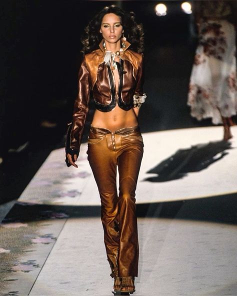 2000s Runway Fashion, Roberto Cavalli Dress, 90s Runway Fashion, Runway Fashion Couture, Outfit 90s, Model Aesthetic, Doja Cat, 2000s Fashion, Bella Hadid