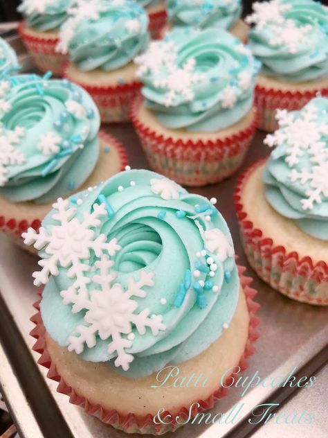 Snowflake Cupcakes Snowflake Cupcake Cake, Snowflakes Cupcakes, Winter Themed Cupcakes, Snow Cupcakes, Winter Wonderland Cupcakes, Snowflake Cupcakes, Easy Cupcakes Decoration, Winter Cupcakes, Christmas Cupcakes Recipes