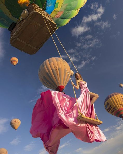 #CappadociaPhotographer #CappadociaPhotography #CappadociaPhotos #CappadociaPictures #CappadociaTravel #CappadociaAdventures #photographerCappadocoai #SwingCappadocia #CappadociaSwing #HotAirBalloon #HangingSwing #SwingOnBalloon Cappadocia Flying Dress, Hot Air Balloons Photography, Flying Dress, Cappadocia Turkey, Classy Photography, Hot Air Balloons, Air Balloons, Wedding Shots, Best Photographers