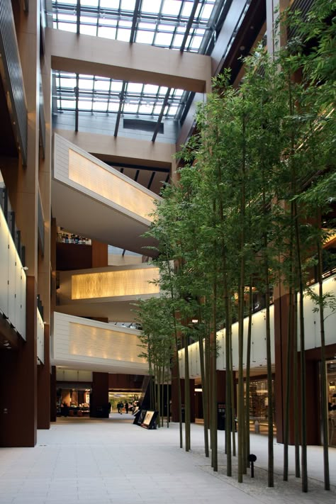 Tokyo Midtown Shopping Mall Interior, Tokyo Midtown, Shopping Mall Design, Atrium Design, Mall Design, Interior Garden, Commercial Interior Design, Industrial Buildings, Hotel Design