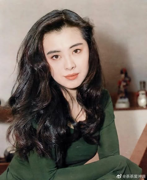 Japanese Vintage Fashion, Joey Wong, Brigitte Lin, Hong Kong Fashion, Model Inspo, 2000s Fashion, Pretty Face, Fashion Makeup, Hair Goals