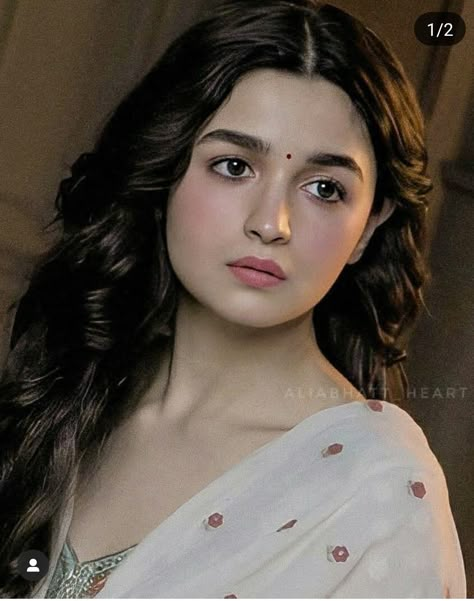 Alia Bhatt In Kalank Dresses, Celebrity Makeup Looks Bollywood, Alia Bhatt In Kalank, Alia Bhatt Kalank, Kalank Aesthetic, Desi Makeup, Bollywood Makeup, Light Makeup Looks, 90s Bollywood Aesthetic