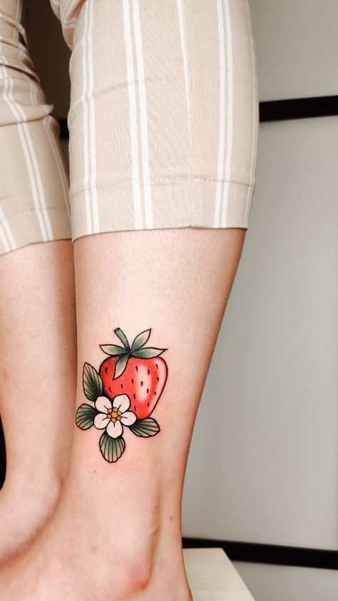 Strawberry With Flower Tattoo, Strawberry Tattoo Watercolor, Strawberry Milkshake Tattoo, Old School Strawberry Tattoo, Strawberry Flower Tattoo, Small Strawberry Tattoo, Girly Traditional Tattoo, Girly American Traditional Tattoo Ideas, Strawberry Tattoos