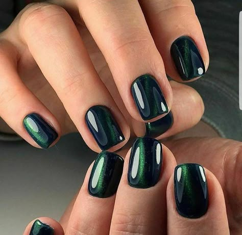 Nail Polish For Green Dress, Dark Green Nails Chrome, Dark Green Chrome Nails, Amsterdam Nails, Green Chrome Nails Designs, Green Nails Dark, Nails Dark Green, Nails Dark, Dark Green Nails