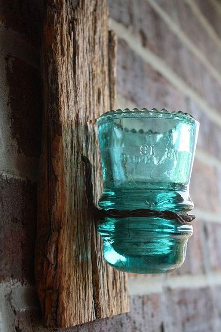 Insulator Ideas, Electric Insulators, Recycle Candles, Barnwood Ideas, Barnwood Projects, Barn Wood Ideas, Insulator Lights, Repurposed Art, Barn Wood Crafts