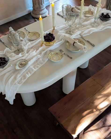 An intimate dinner party at home 🕯️🦪🍒 Intimate Dinner Party At Home, Dinner Party At Home, Intimate Dinner Party, Party At Home, Intimate Dinner, Dinner At Home, Fancy Dinner, Elegant Interiors, Vintage Pieces