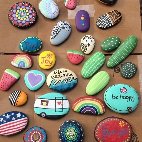 Art Pierre, Instagram Ladies, Painted Rocks Craft, Painted Rocks Diy, Rock Painting Ideas Easy, Rock Painting Patterns, Rock Painting Designs, Craft Night, Stone Crafts