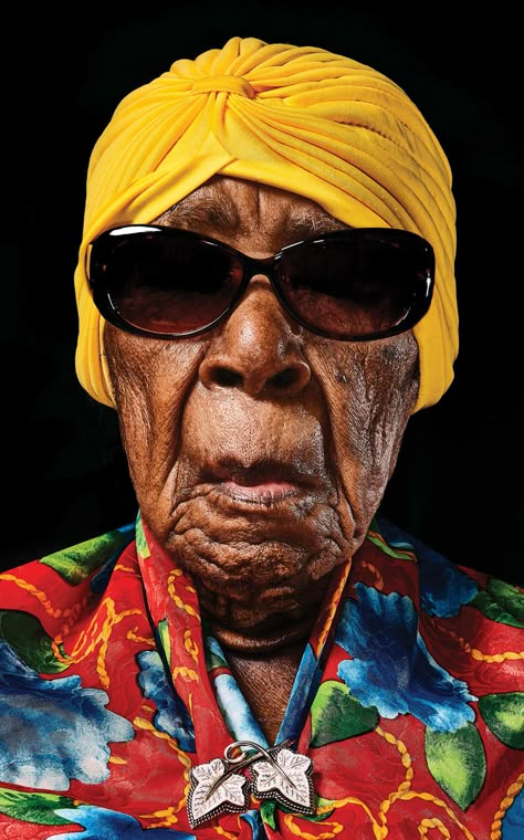 Oldest woman in America is 116 yr old Susannah Mushatt Jones was born in Alabama on July 6, 1899.  Lives in Brooklyn. 얼굴 그리기, Old Faces, Old Person, Old Woman, Varanasi, People Of The World, Interesting Faces, Old Man, Black History