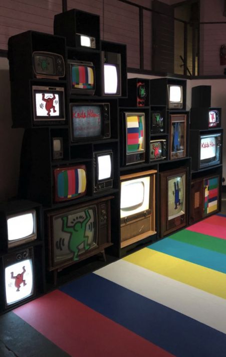 Tv Wall Stand, Large Tv Console, Wellness Festival, Wall Computer, Fashion Installation, Retro Television, معرض فني, Interactive Art Installation, Tv Props