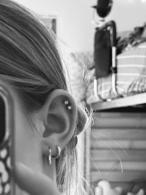 Interesting Piercings, Triple Cartilage Piercing, Double Lobe Piercing, Double Cartilage, Minimalist Ear Piercings, Ear Styling, Double Cartilage Piercing, Jewelry Tattoos, Cool Ear Piercings