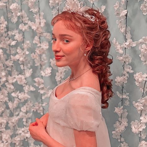 Daphne Bridgerton, Phoebe Dynevor, Grey's Anatomy, الرسومات ال�لطيفة, Charlotte Tilbury, Prom Hair, Up Hairstyles, Serie Tv, Hair Looks