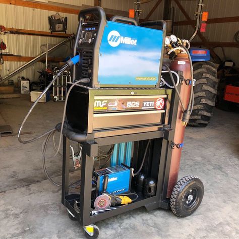 Welder Cart Ideas, Welding Trolley, Welder Cart, Welding Bench, Welding Table Diy, Grinder Stand, Cool Welding Projects, Welding Tables, Metal Bender