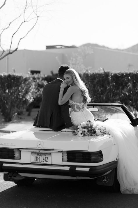 Car Engagement Photos, Black And White Wedding Photos, Las Vegas Wedding Photos, Vintage Engagement Photos, Courthouse Wedding Photos, Vintage Car Wedding, Couple Engagement Pictures, Wedding Picture Poses, Mercedes Sl