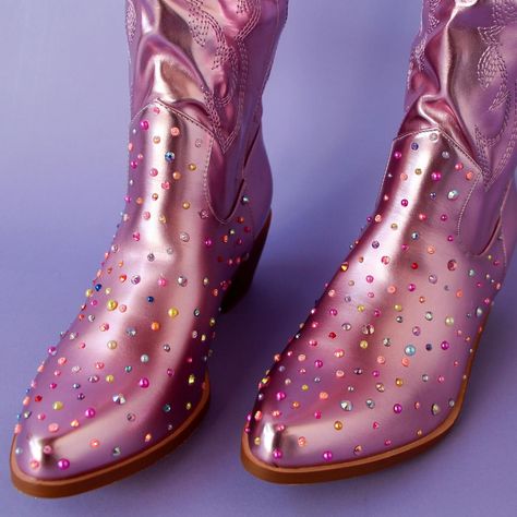 Rhinestone boots comin to @porterflea this weekend in Nashville. See y’all tomorrow for the preview market from 6-9p and all day Saturday from 10a-5pm! Photos & styling by @abigail.feldkamp #nashville #rhinestoneboots #porterflea #summercamp #newbootgoofin #queerfit #chappellroan #pinkcowboyboots #rhinestones Pink Cowboy Boot, Weekend In Nashville, Rhinestone Boots, Pink Cowboy Boots, Pink Cowboy, Breaking In, Leather Cowboy Boots, Metallic Pink, Cowboy Boot