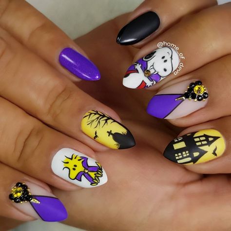 Scary Halloween Nails Design, Snoopy Nails, Zombie Make Up, Spongebob Nails, Zombie Nails, Disney Acrylic Nails, Cartoon Nails, Crazy Nail Art, Halloween Nails Easy