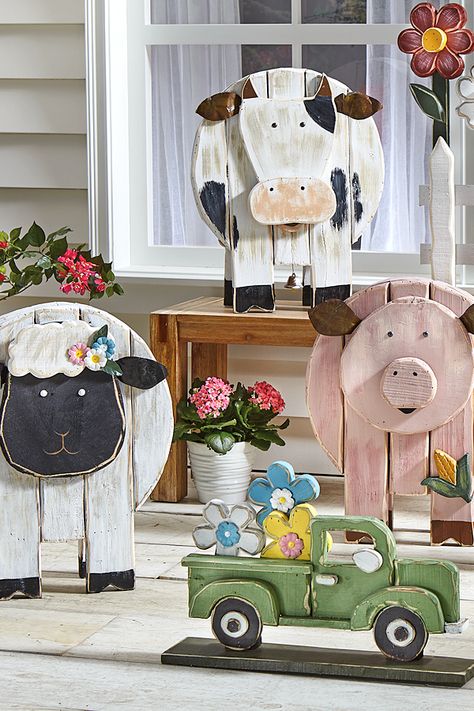 Wood Cutouts For Spring, Popular Wooden Crafts, Wood Work Crafts, Patterns For Wood Cutouts, Wood Farm Animals, Pig Wood Crafts, Wood Cutout Crafts, Seasonal Wood Decor, Wooden Cow Cutout