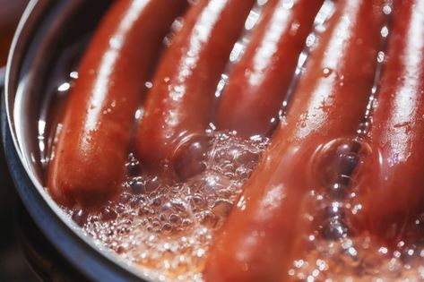 How To Boil Hot Dogs: Learn in 5 Easy Steps - The Kitchen Community Crockpot Hotdogs, Boil Hot Dogs, Boiled Hot Dogs, Making Hot Dogs, Boiled Beef, Grilling Hot Dogs, Hot Dogs Recipes, Oven Baked Recipes, Hot Dog Cart