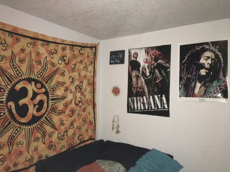 Hippy Room, Tumblr Rooms, Tapestry Bedroom, Mandala Tapestry, College Dorm Rooms, Teen Room, Teen Bedroom, Bob Marley, Nirvana