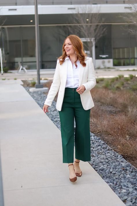 Style With Blazer, Green Pants Outfit, Simple Work Outfits, Outfits 2000s, Simple Summer Dresses, Corporate Dress, Lawyer Outfit, Make It Count, Formal Wear Women