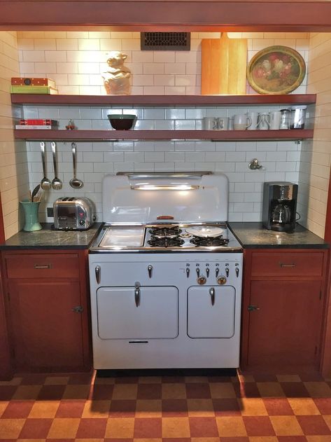 Vintage Chambers Stove Restoration Services — Retro Stove & Gas Works Decorating Kitchen Island, Kitchen Appliances Ideas, Island Ideas Kitchen, Gas Kitchen, Retro Stove, Stove Design, Modern Stoves, Stove Repair, Vintage Stove