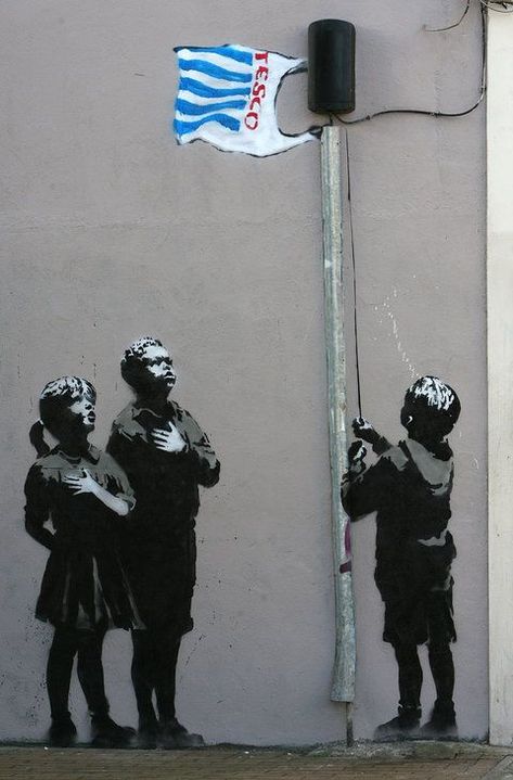 Some say this piece was Banksy's way of making a statement on the ban some U.K. organizations proposed on plastic bags in 2008. #streetart Banksy Artwork, Street Art Banksy, Banksy Graffiti, Banksy Art, Graffiti Artwork, Urban Street Art, 3d Street Art, Amazing Street Art, Graffiti Drawing