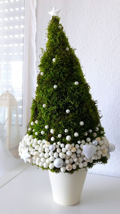 Moss Christmas Tree, Moss Christmas, Church Christmas Decorations, Moss Wall Art, Moss Art, Flowers Decor, Moss Wall, Green Christmas Tree, Green Christmas