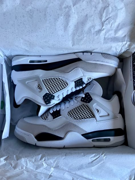 Shoes Aesthetic Jordans 4, Air Jordan 4 White Oreo, Jordan 4 White Oreo, Cute Jordans, Jordan 4 White, Trendy Shoes Sneakers, Dr Shoes, Nike Shoes Girls, Jordan Shoes Girls