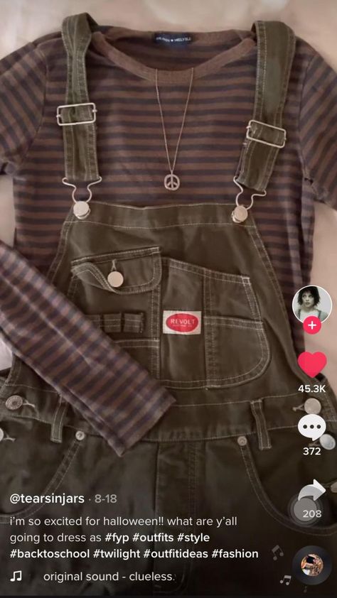 Outfit With Overalls, Grunge Outfit, Alt Outfits, Bermuda Jeans, Wardrobe Tips, Outfits Chic, Nice Style, Swaggy Outfits, Grunge Style