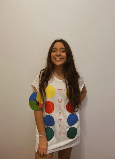 Board Game Dress Up Ideas, Twister Halloween Costume, Twister Costume Diy, Twister Costume, Twister Halloween, Toy Story Halloween, Game Costumes, Dress Halloween Costume, Creative Costumes