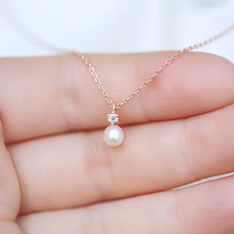 14.8k Likes, 59 Comments - Ted&Mag (@tedandmag) on Instagram: “Pretty tiny piece✨⠀ ⠀ Pearl with Diamond✨” Simple Pearl Pendant, Diamond Necklace Simple, Simple Pearl Necklace, Fresh Water Pearl Necklace, Water Pearl Necklace, Pearl Necklace Designs, Pearl And Diamond Necklace, Necklace Diamond, Gold Pearl Necklace