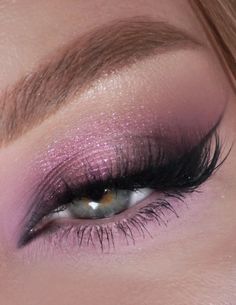 Easy Fairy Makeup Simple, Pink Makeup Looks Hooded Eyes, Fairy Makeup Simple, Subtle Pink Eyeshadow, Easy Fairy Makeup, Makeup Looks Hooded Eyes, Pink Smoky Eye, Pink Makeup Looks, Makeup Simple