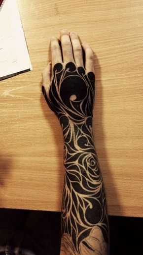 Love this hand tattoo Tattoos Edgy, Tattoo Suit, Negative Space Tattoo, Cracked Wallpaper, Kunst Tattoos, Blackout Tattoo, Geniale Tattoos, Space Tattoo, Diy Tattoo