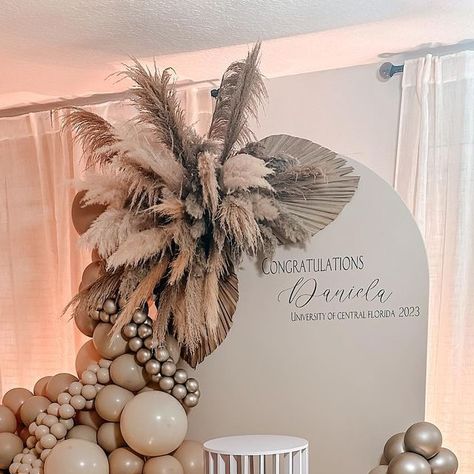 Boho Decor For Party, Graduation Boho Party Ideas, Boho Party Ideas Decoration, Boho Balloon Garland Backdrop, Bohemian Party Theme, Boho Graduation Party Ideas, Boho Theme Decor, Boho Arrangements, Boho Graduation Party