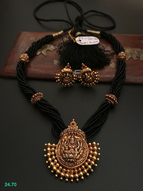 Black Beads Necklace Indian Gold, Laxmi Earrings, Black Thread Gold Jewellery, Black Thread Jewellery Indian, Black Beads Jewellery, Antique Necklaces Design, Black Beads Mangalsutra Design, New Gold Jewellery Designs, Gold Earrings Models