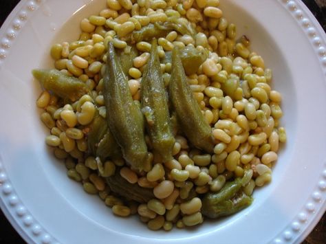 Seriously one of my favorite Southern dishes  Southern Peas | Syrup and Biscuits Field Peas And Okra, Fresh Crowder Peas Recipe, Purple Hull Peas Recipe, Boiled Okra, Lady Peas, Onion Cornbread, Mississippi Recipes, Cornbread Sweet, Crowder Peas