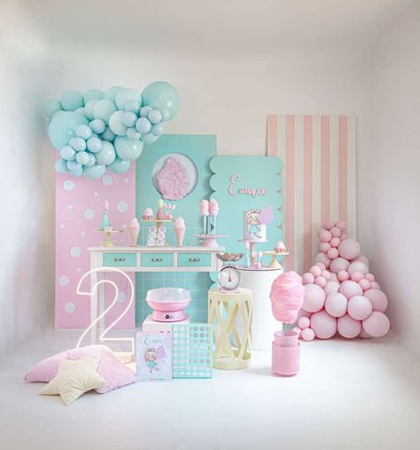 Ema Cotton candy | CatchMyParty.com Blue Setup, Cotton Candy Party, Candy Theme Birthday Party, Birthday Party Idea, Candy Birthday Cakes, Deco Ballon, Candy Birthday Party, Ice Cream Birthday Party, Candyland Birthday